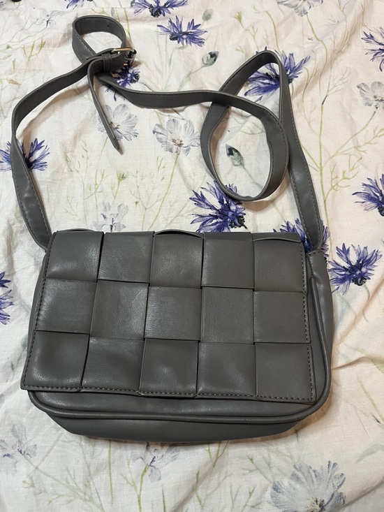 Handbags - Woven Front Crossbody Bag in Gray